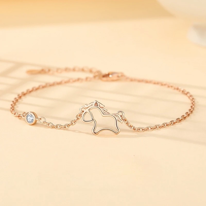 Сияющий U-образный браслет из стерлингового серебра 925 пробы с изображением лошади для женщин, ювелирные украшения, год лошади
Сияющий U-образный браслет из стерлингового серебра 925 пробы с изображением лошади для женщин, ювелирные украшения, год лошади