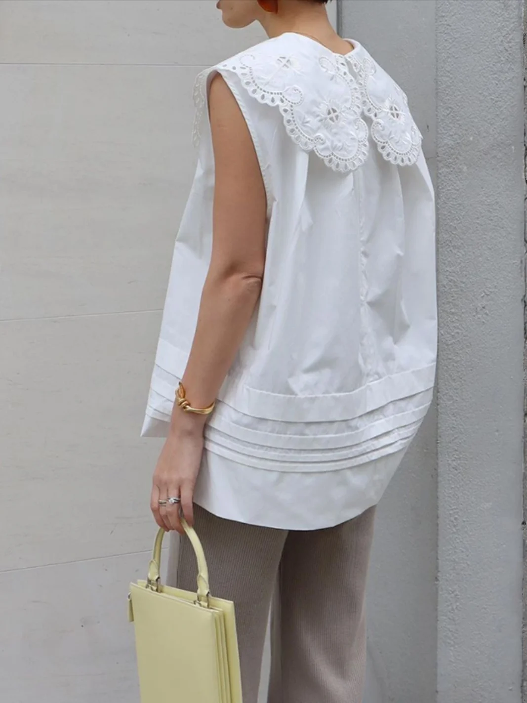 Elegant Embroidered Hollow Lace Collar Pure Cotton Sleeveless Shirt Vest Doll Shirt Top for Women Breathable Cool Feeling
Elegant Embroidered Hollow Lace Collar Pure Cotton Sleeveless Shirt Vest Doll Shirt Top for Women Breathable Cool Feeling