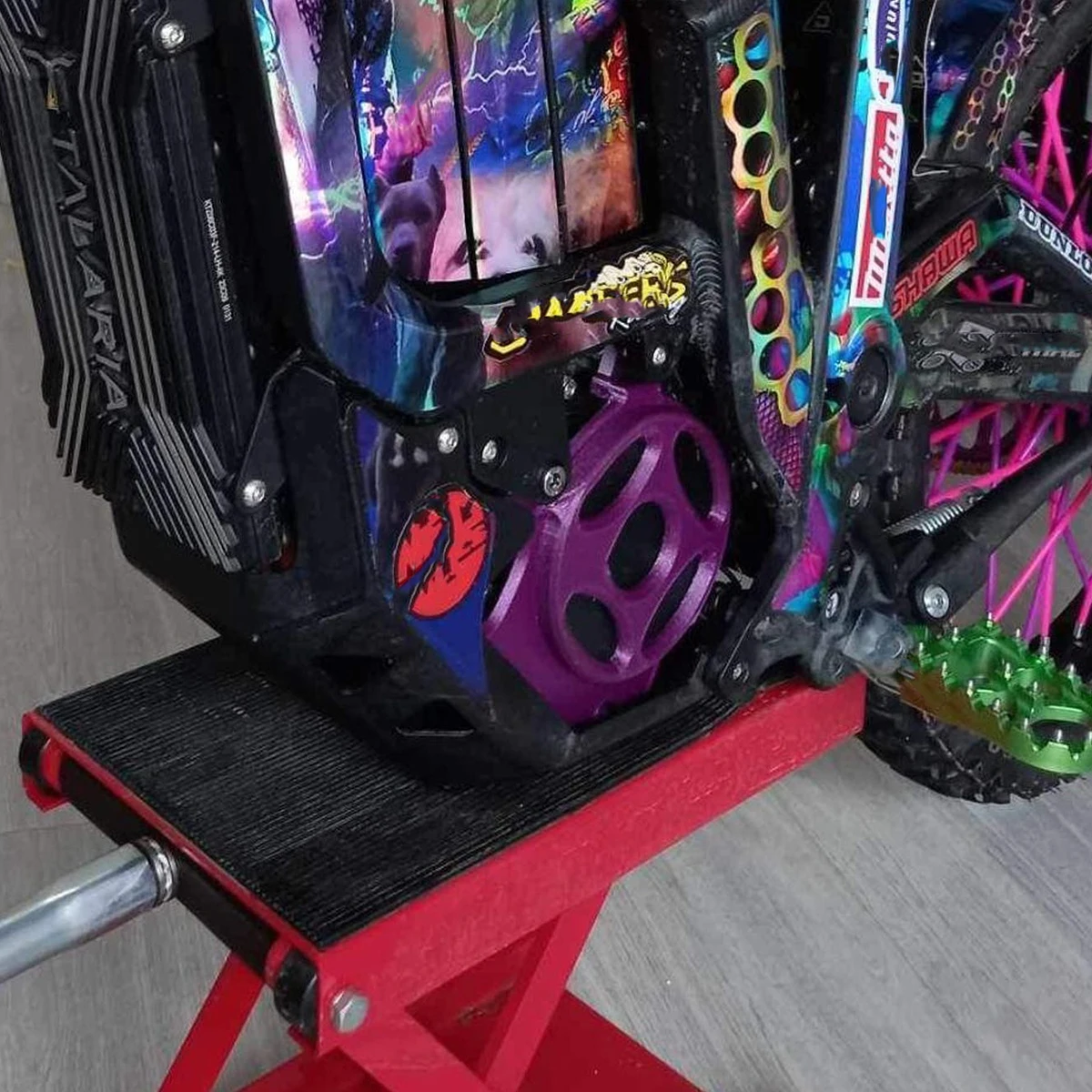 Talaria Sting MX4 Modified Lightweight Aluminum Output Gear Inner Cover UB Modified Parts Motor Gear Guard
Talaria Sting MX4 Modified Lightweight Aluminum Output Gear Inner Cover UB Modified Parts Motor Gear Guard