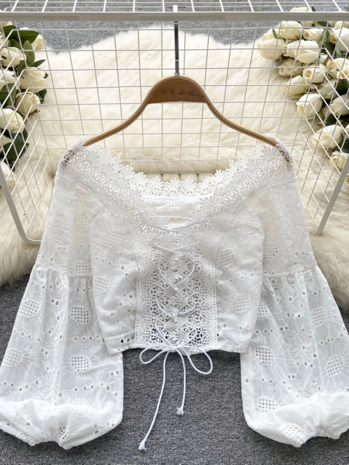 Short Cross-Bow Lantern Sleeve Shirt Women's Spring New Design Pure Desire Sweet Spicy V-Neck Top Korean Style Commute Wind
Short Cross-Bow Lantern Sleeve Shirt Women's Spring New Design Pure Desire Sweet Spicy V-Neck Top Korean Style Commute Wind