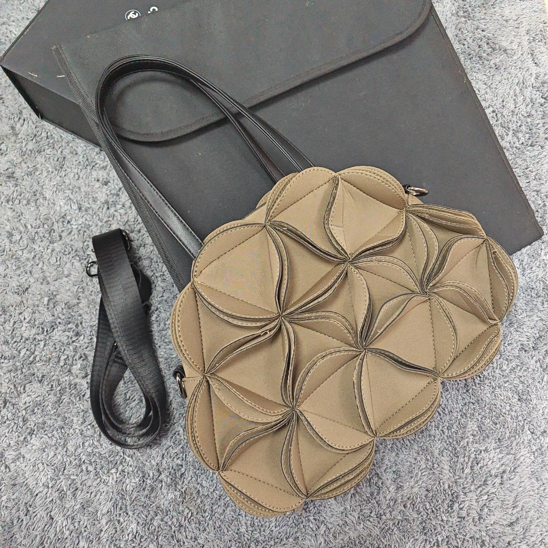 Fashion Floral Women Handbag Luxury Designer Flower Shoulder Bag Neoprene Petal Design Crossbody Bags for Women NEW Clutch Purse
Fashion Floral Women Handbag Luxury Designer Flower Shoulder Bag Neoprene Petal Design Crossbody Bags for Women NEW Clutch Purse