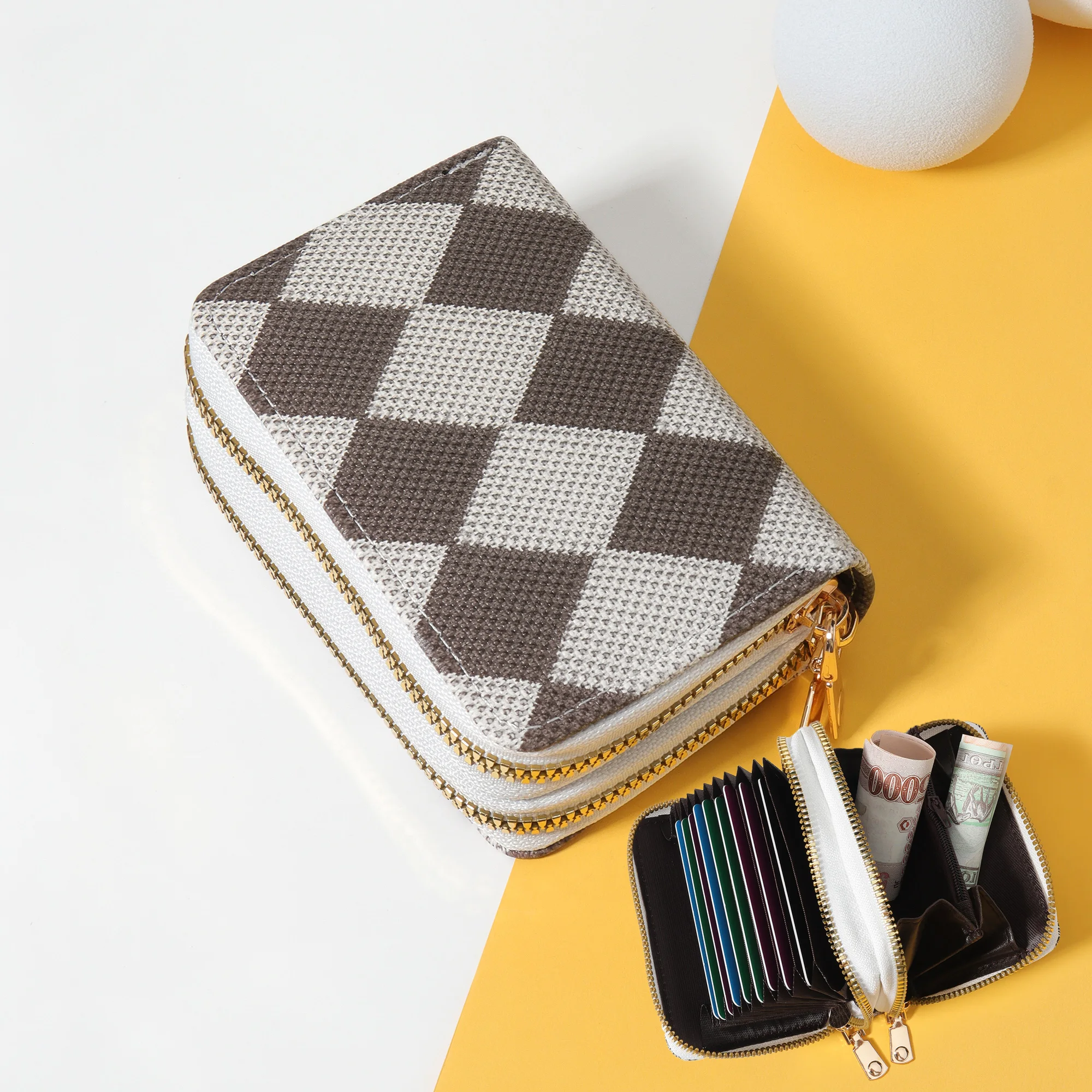 New Fashionable Minimalist Double Zipper Short Wallet, Coin Wallet, Fashionable Double Zipper Clip Multi functional Key and Cash
New Fashionable Minimalist Double Zipper Short Wallet, Coin Wallet, Fashionable Double Zipper Clip Multi functional Key and Cash