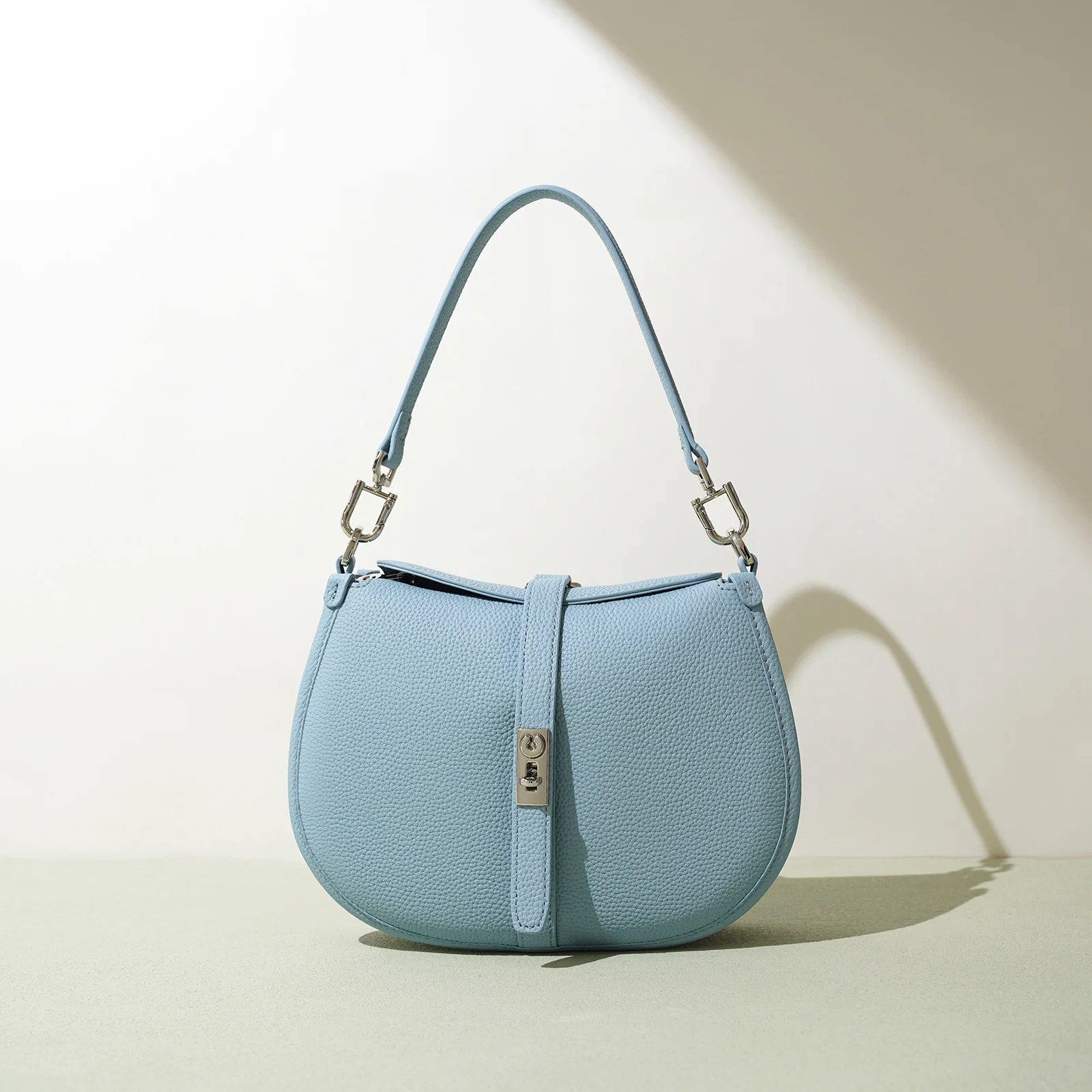 Genuine Leather Handbag Niche Luxury Designer Senior Crescent Bag Fashion Commuter Shoulder Crossbody Bag Female 2025 New
Genuine Leather Handbag Niche Luxury Designer Senior Crescent Bag Fashion Commuter Shoulder Crossbody Bag Female 2025 New