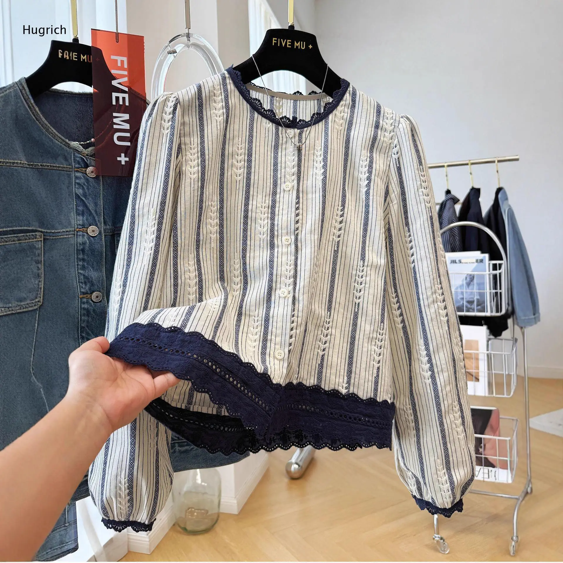 Vintage Stripe Blouse Hollow Embroidery Detail Round Neck Scalloped Lace Trim Long Puff Sleeve Front Cropped Casual Shirt
Vintage Stripe Blouse Hollow Embroidery Detail Round Neck Scalloped Lace Trim Long Puff Sleeve Front Cropped Casual Shirt