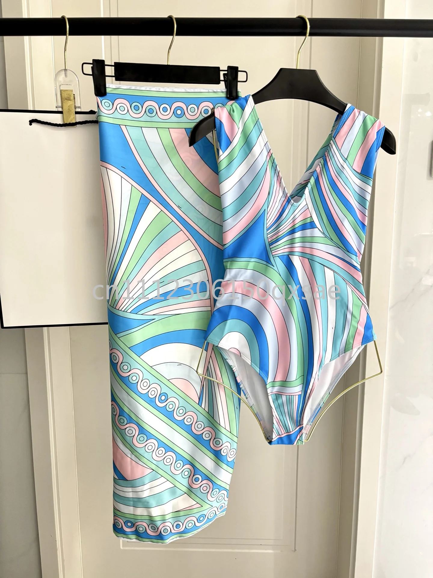 Classic Women's Light Blue Scarf Swimsuits with Designer Signature Letter Logo Luxury Design Women's One-Piece Suits Swimwear
Classic Women's Light Blue Scarf Swimsuits with Designer Signature Letter Logo Luxury Design Women's One-Piece Suits Swimwear