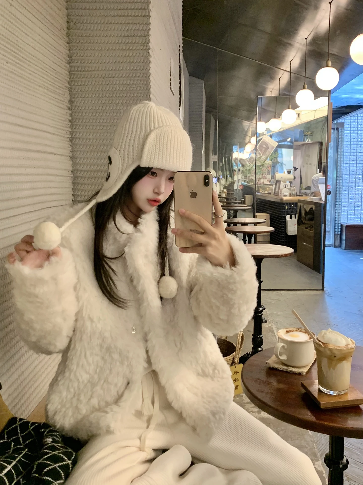 Thiened Lamb Fur Jaet Women's Autumn Winter Faionable Simulation Eco-friendly Fur Coat Long Sve Warm Straight Cut Coat
Thiened Lamb Fur Jaet Women's Autumn Winter Faionable Simulation Eco-friendly Fur Coat Long Sve Warm Straight Cut Coat