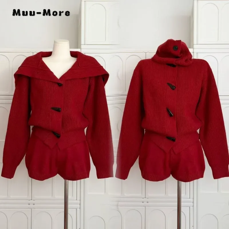 2025 Spring Fashion Casual Office Lady Two-piece Set Women Long Sleeve Cardigans + Red Shorts Knitted Warm Shorts Set Outfits
2025 Spring Fashion Casual Office Lady Two-piece Set Women Long Sleeve Cardigans + Red Shorts Knitted Warm Shorts Set Outfits