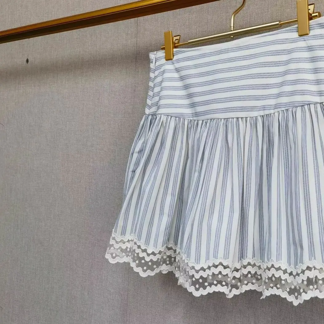 Spring/Summer Women Hollow Turn-down Collar Lace Trim Striped Set Short Sleeve Shirt + High Waist A-Line Pleated Mini Skirt
Spring/Summer Women Hollow Turn-down Collar Lace Trim Striped Set Short Sleeve Shirt + High Waist A-Line Pleated Mini Skirt