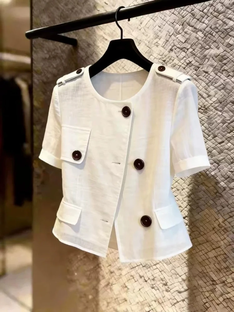 Elegant White Top Boutique Short Sleeve Women Summer 2026 New Button Decor Versatile Youthful Slim Casual Modern Tee Chic
Elegant White Top Boutique Short Sleeve Women Summer 2026 New Button Decor Versatile Youthful Slim Casual Modern Tee Chic