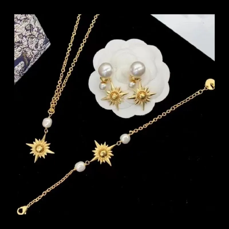 Dijia Light Luxury Simple High Sense Niche Design Letter Fashion Versatile 2024 Jewelry Set
Dijia Light Luxury Simple High Sense Niche Design Letter Fashion Versatile 2024 Jewelry Set