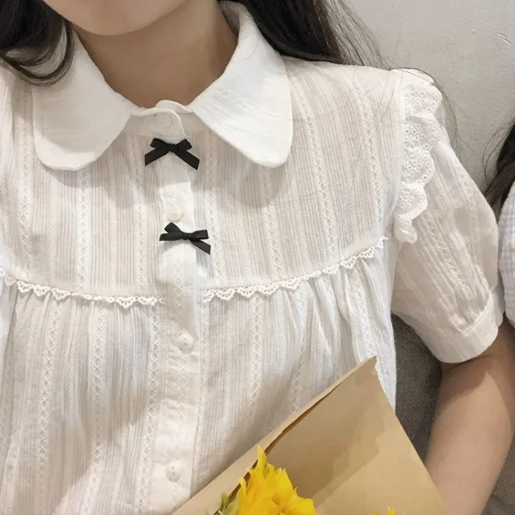 Kawaii White Lolita Lace Blouse Women Gothic Preppy Style Vintage Peter Pan Collar Short Sleeve Shirt Girl Summer Cute Top Mujer
Kawaii White Lolita Lace Blouse Women Gothic Preppy Style Vintage Peter Pan Collar Short Sleeve Shirt Girl Summer Cute Top Mujer