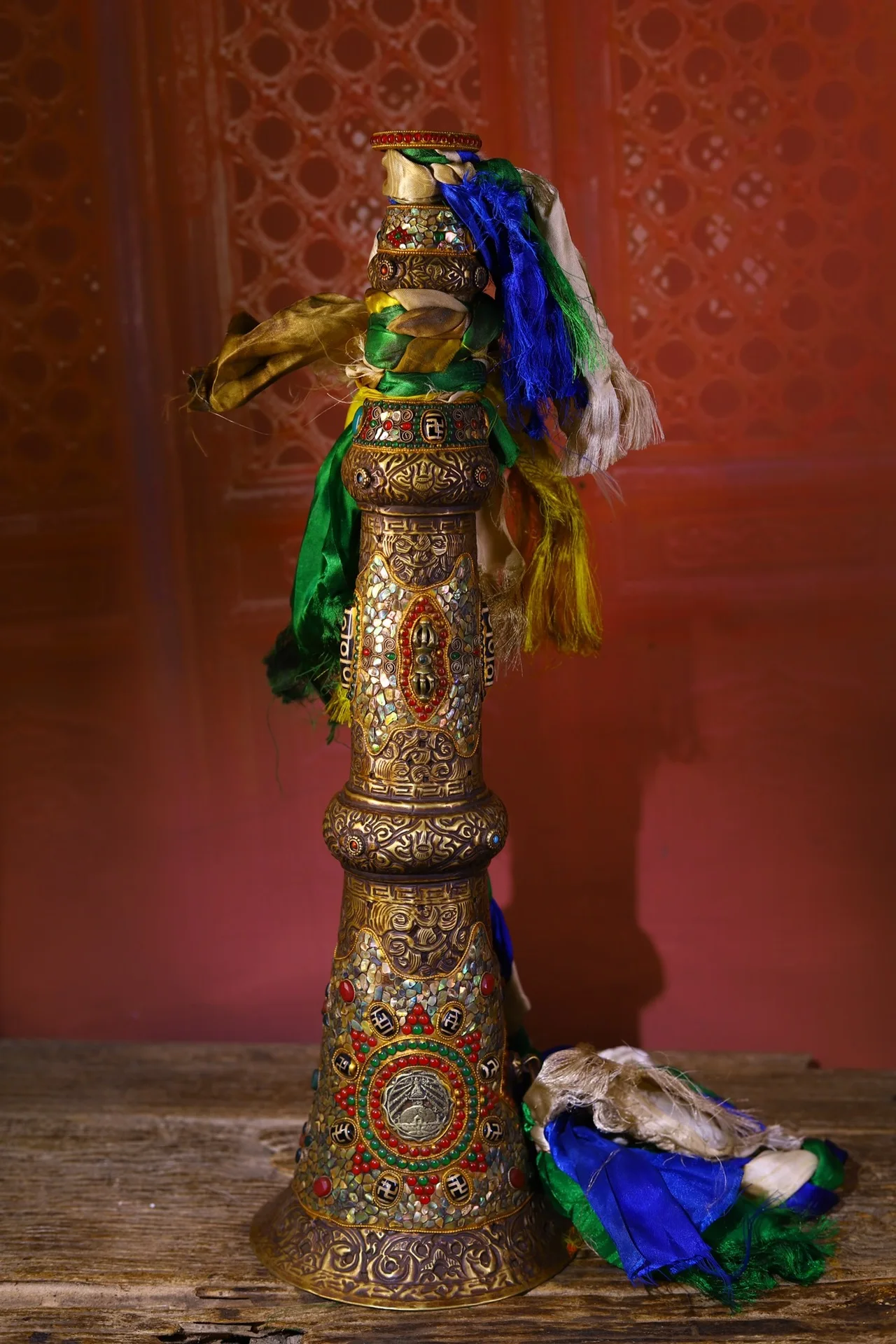 41"Tibetan Temple Collection Old Bronze Cinnabar Mosaic Gem gZi Beads Shell Buddha Horn Suona pair Buddhist Dharma Worship Hall
41"Tibetan Temple Collection Old Bronze Cinnabar Mosaic Gem gZi Beads Shell Buddha Horn Suona pair Buddhist Dharma Worship Hall