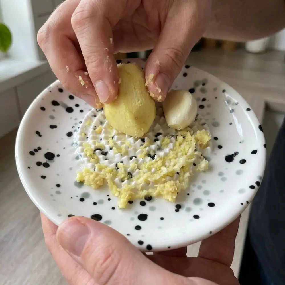 Japanese Style Ceramic Manual Grinder Splashed Ink Round Kitchen Grinding Tool Speckled Finish Garlic Ginger Grinder Baby Food
Japanese Style Ceramic Manual Grinder Splashed Ink Round Kitchen Grinding Tool Speckled Finish Garlic Ginger Grinder Baby Food
