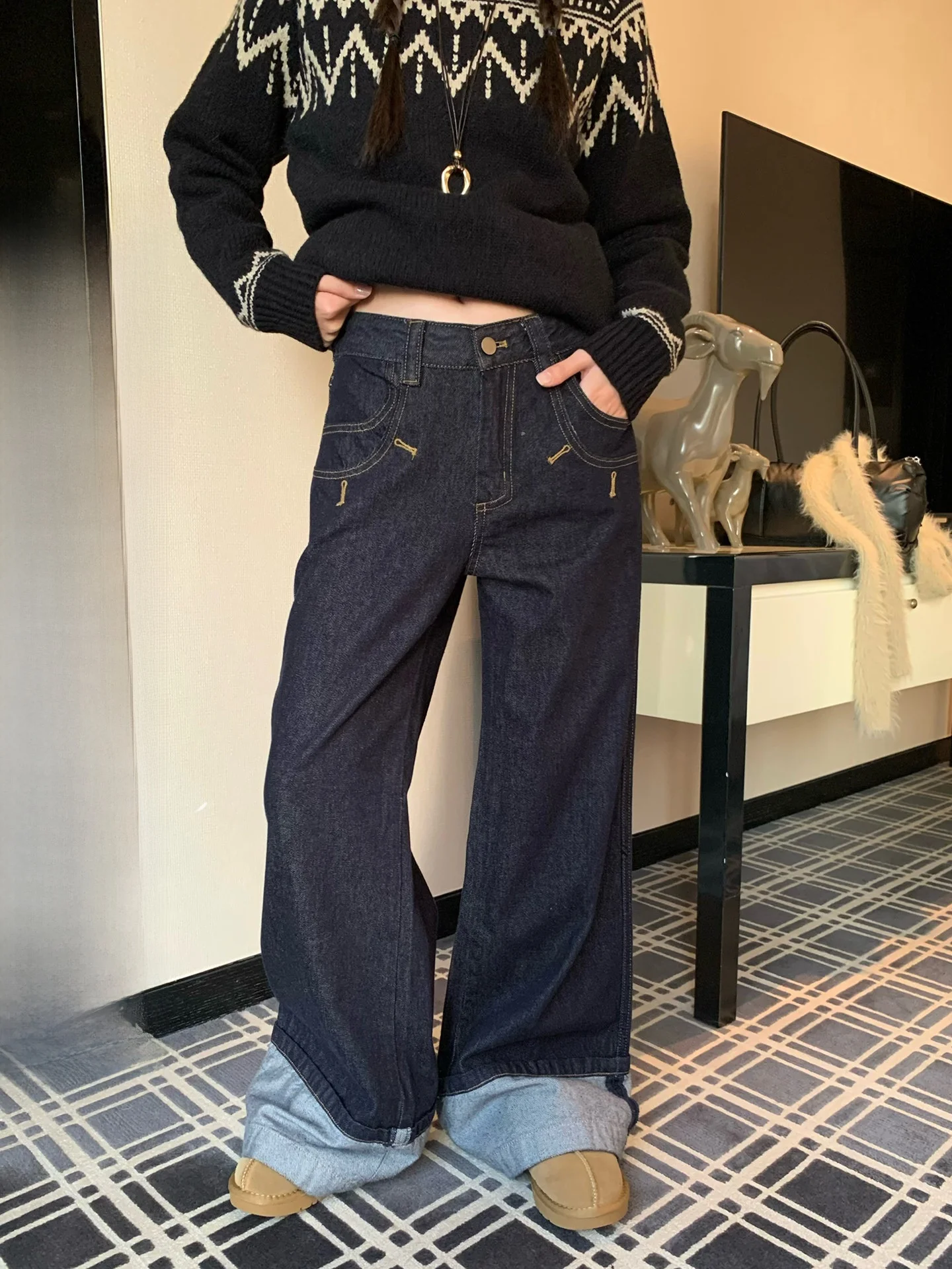 Джинсы женские прямые, длиной в пол, свободные, широкие штанины, повседневные, с высокой талией, из смесового хлопка, цвет «глубокий синий»
Джинсы женские прямые, длиной в пол, свободные, широкие штанины, повседневные, с высокой талией, из смесового хлопка, цвет «глубокий синий»