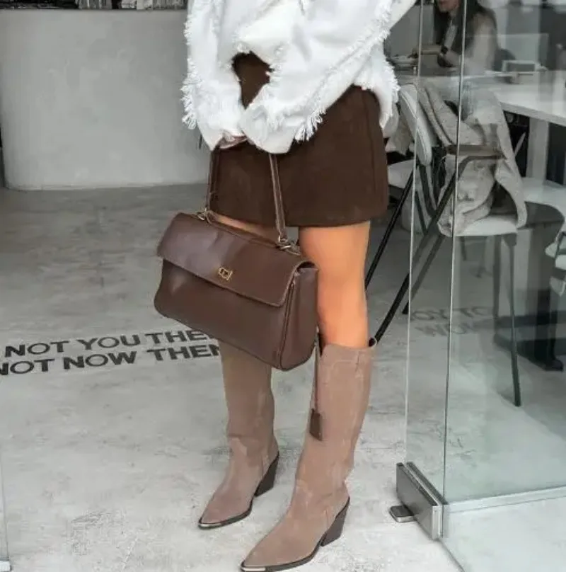 Solid Color Retro Corduroy A-Line Short Skirt Autumn Women's Elegant High Waisted Fashionable British Style Straight Tube Skirt
Solid Color Retro Corduroy A-Line Short Skirt Autumn Women's Elegant High Waisted Fashionable British Style Straight Tube Skirt