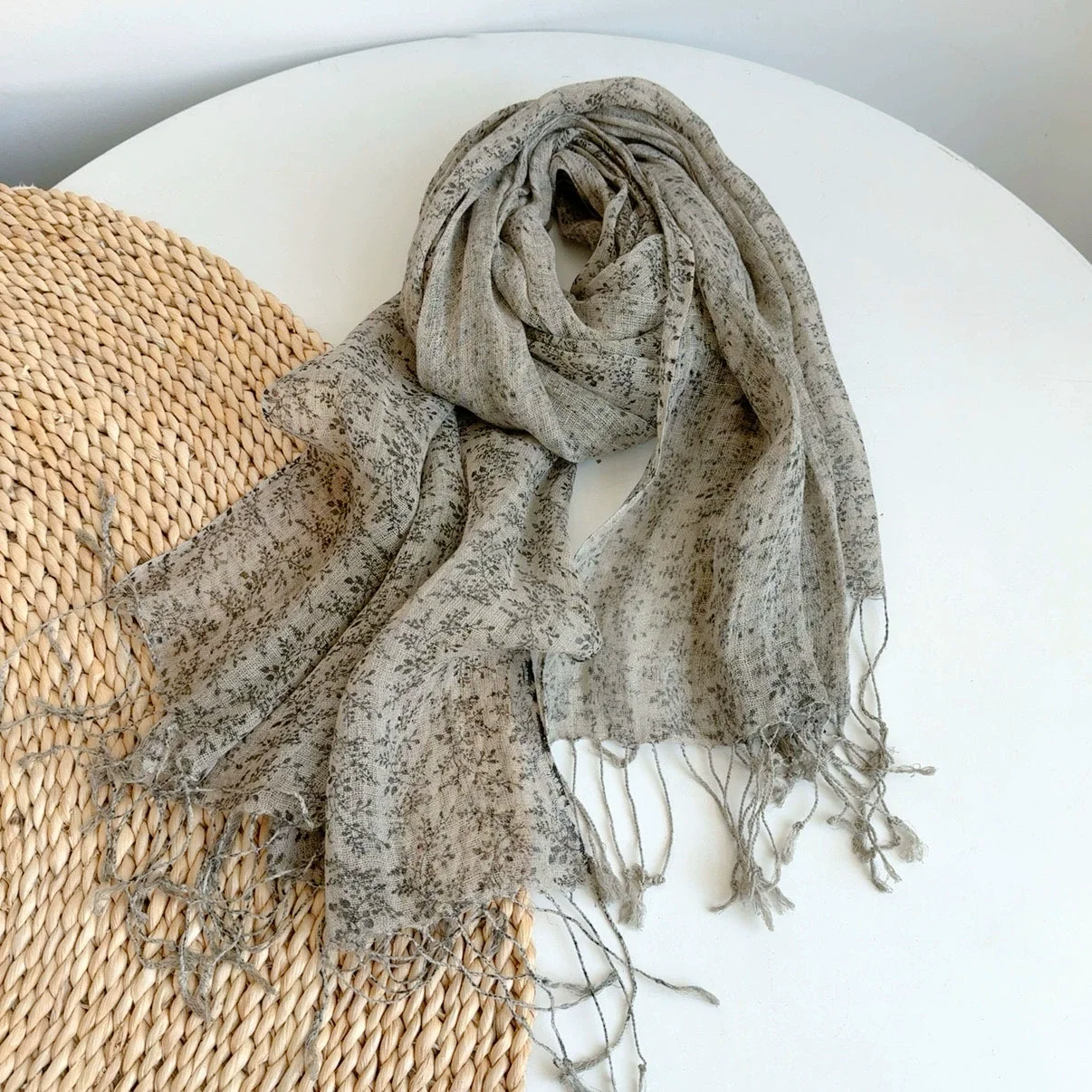 Natural Color Floral Printed Linen Scarf Breathable Thin Shawl Spring and Summer Sun Protection Pure Linen Scarves for Women
Natural Color Floral Printed Linen Scarf Breathable Thin Shawl Spring and Summer Sun Protection Pure Linen Scarves for Women