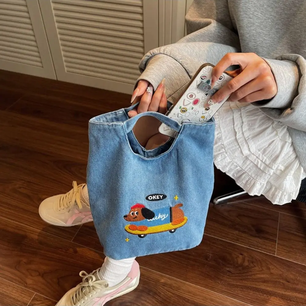 Portable Skateboard Dog Embroidered Canvas Bag Small Cloth Bag Cute Denim Handbag Large Capacity Fashion Tote Bag Office
Portable Skateboard Dog Embroidered Canvas Bag Small Cloth Bag Cute Denim Handbag Large Capacity Fashion Tote Bag Office