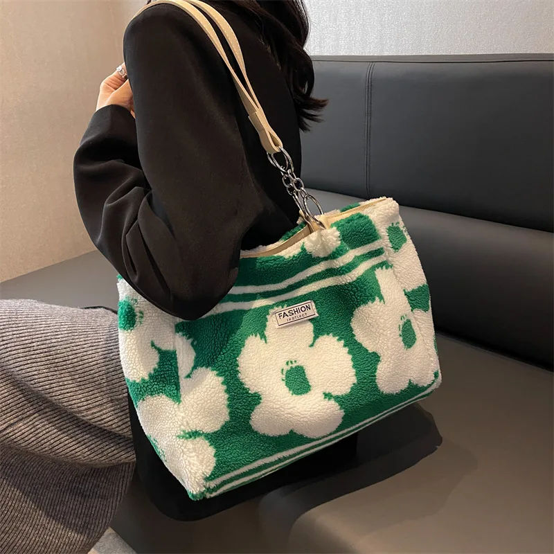 Women Large Capacity Shopper Bags 2022 New Winter Warm Plush Tote Pack Female Fashion Shoulder Bag Luxury Designer Handbags
Women Large Capacity Shopper Bags 2022 New Winter Warm Plush Tote Pack Female Fashion Shoulder Bag Luxury Designer Handbags