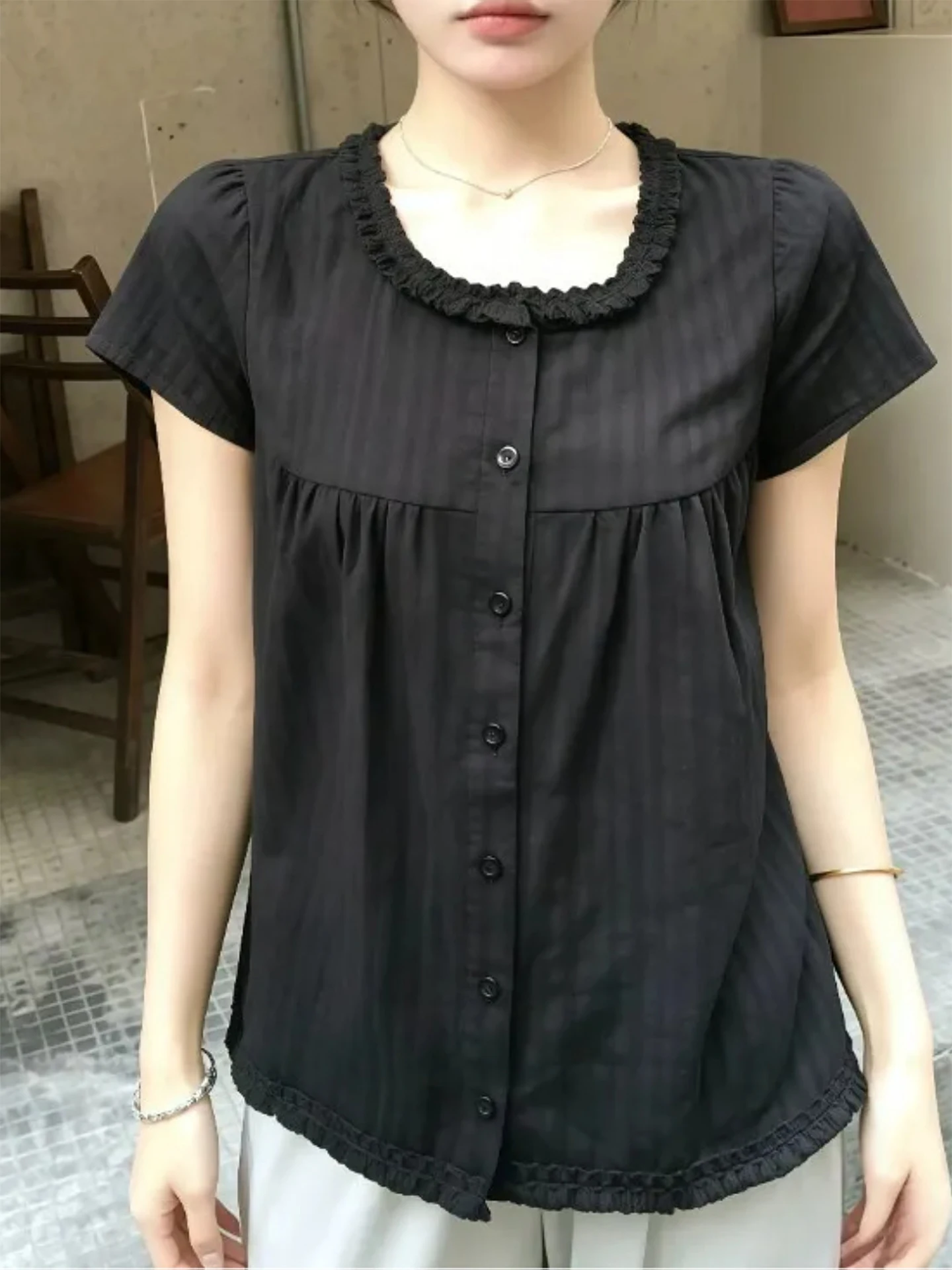 Sweet Style plus Size Women's Shirt Short Sleeve Puffy Collar Loose Fit Slimming Korean Personality Black Top for Teen Girls
Sweet Style plus Size Women's Shirt Short Sleeve Puffy Collar Loose Fit Slimming Korean Personality Black Top for Teen Girls