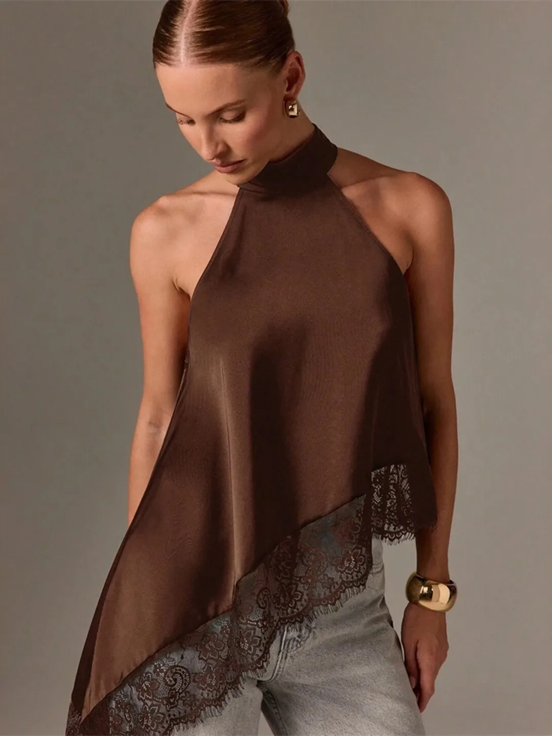 Fashionable Halter Crop Tank Top Women's Slim Fit Strap Vest Short Top Stylish Neck Hanging Design Spring Summer New Arrival
Fashionable Halter Crop Tank Top Women's Slim Fit Strap Vest Short Top Stylish Neck Hanging Design Spring Summer New Arrival