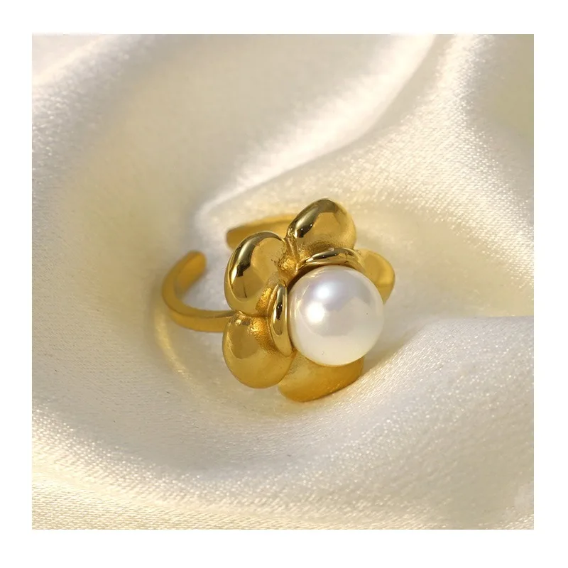 Small Fresh Flower Stainless Steel Pearl Titanium Steel Ring Niche High-end Jewelry Light Luxury Jewelry Design Sense
Small Fresh Flower Stainless Steel Pearl Titanium Steel Ring Niche High-end Jewelry Light Luxury Jewelry Design Sense