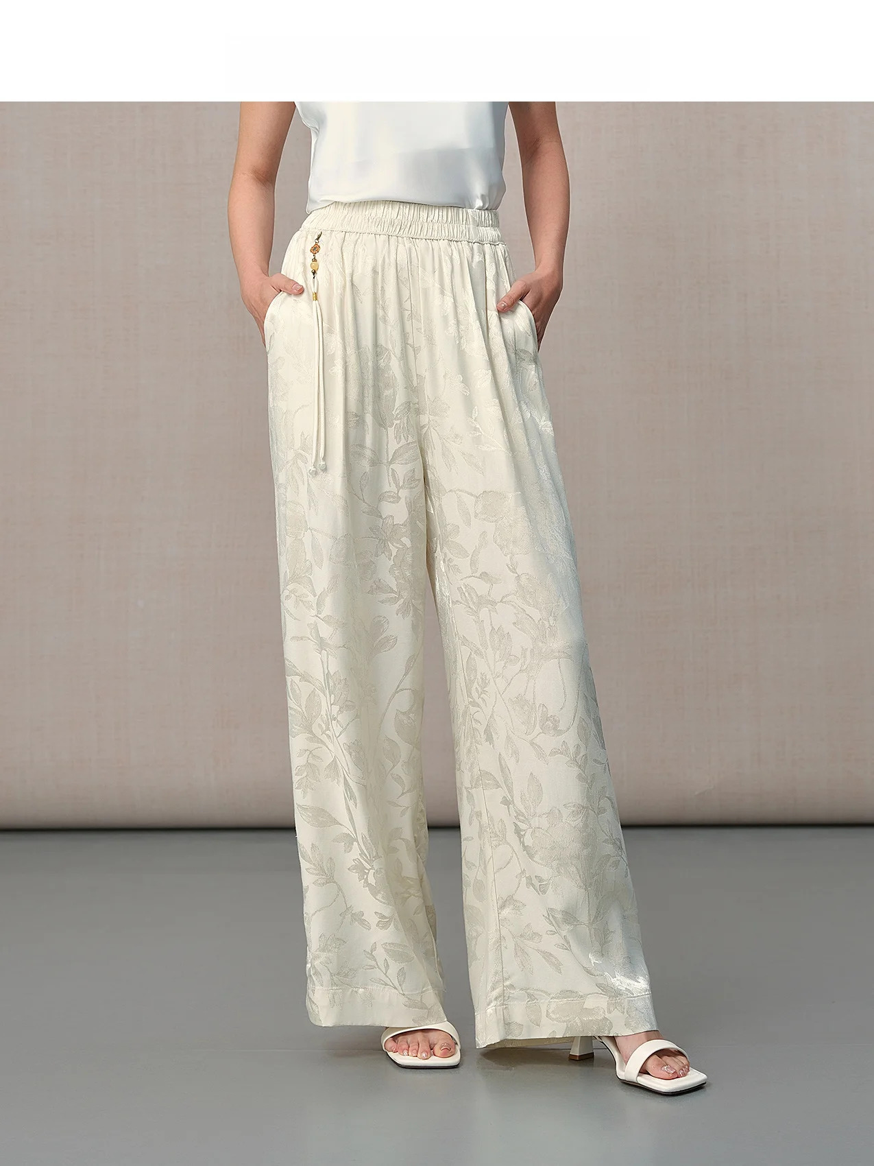 Annibycn Lightweight Breathable Silk New Chinese Style Embroidered Wide Leg Pants Women Summer Thin Straight Tube Trousers
Annibycn Lightweight Breathable Silk New Chinese Style Embroidered Wide Leg Pants Women Summer Thin Straight Tube Trousers