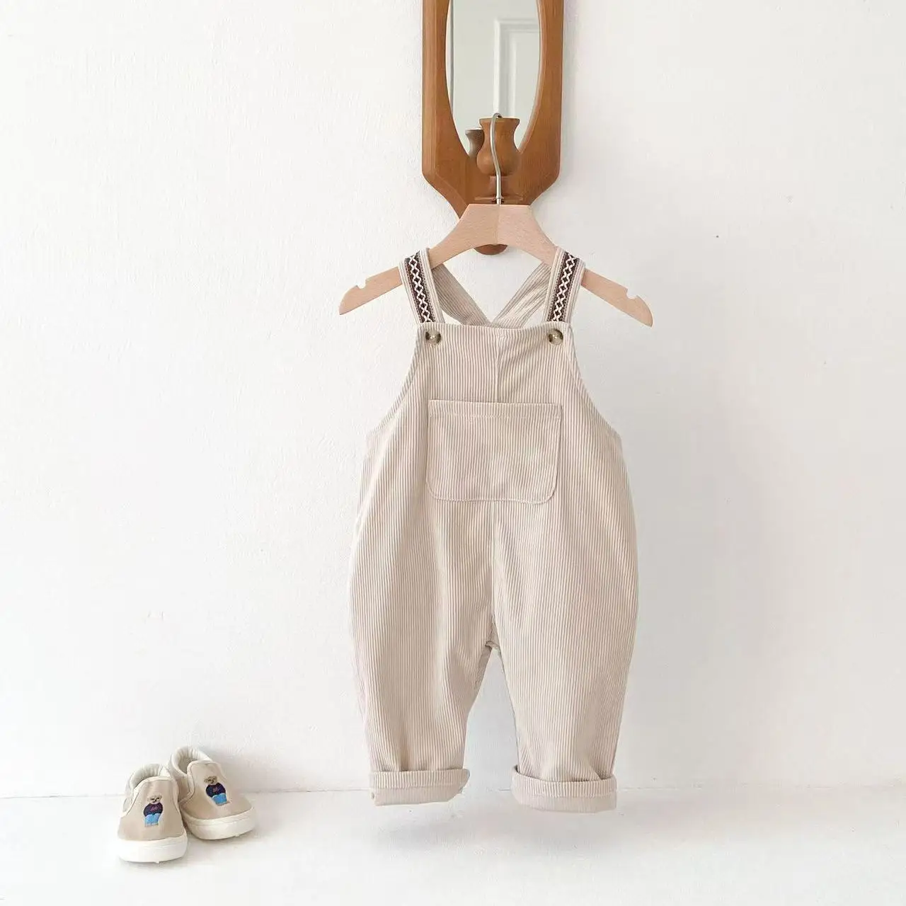 Spring New Children Loose Corduroy Overalls Baby Girls Solid Casual Pants Boys Comfortable Strap Trousers Kids Clothes
Spring New Children Loose Corduroy Overalls Baby Girls Solid Casual Pants Boys Comfortable Strap Trousers Kids Clothes