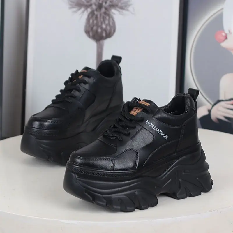 Женские модные кроссовки на платформе из натуральной кожи и синтетики, 10-12 см, осенне-весенние, на танкетке, массивные, вулканизированные, для скейтбординга
Женские модные кроссовки на платформе из натуральной кожи и синтетики, 10-12 см, осенне-весенние, на танкетке, массивные, вулканизированные, для скейтбординга