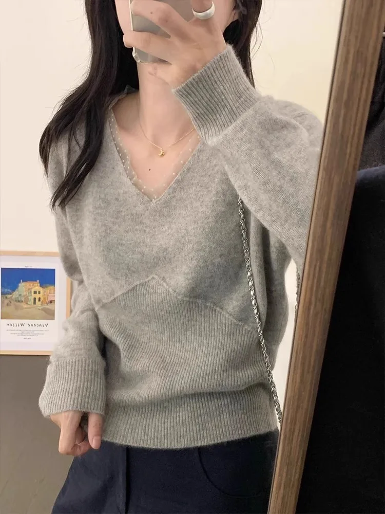 Korean Style Grey Short V-Neck Long Sleeve Knitted Sweater Women's Spring Autumn Slim Fit Base Shirt Elegant Top
Korean Style Grey Short V-Neck Long Sleeve Knitted Sweater Women's Spring Autumn Slim Fit Base Shirt Elegant Top