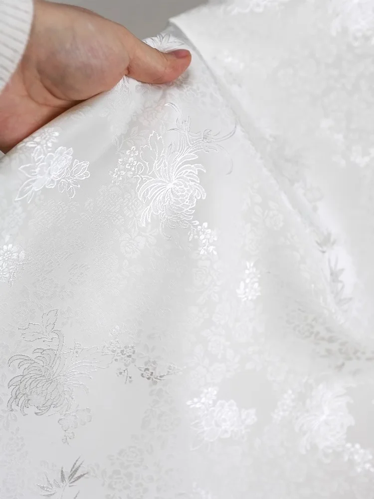 White pearl silk jacquard delicate chrysanthemum bamboo fabric cheongsam dress small shirt slip skirt diy handmade fabric
White pearl silk jacquard delicate chrysanthemum bamboo fabric cheongsam dress small shirt slip skirt diy handmade fabric