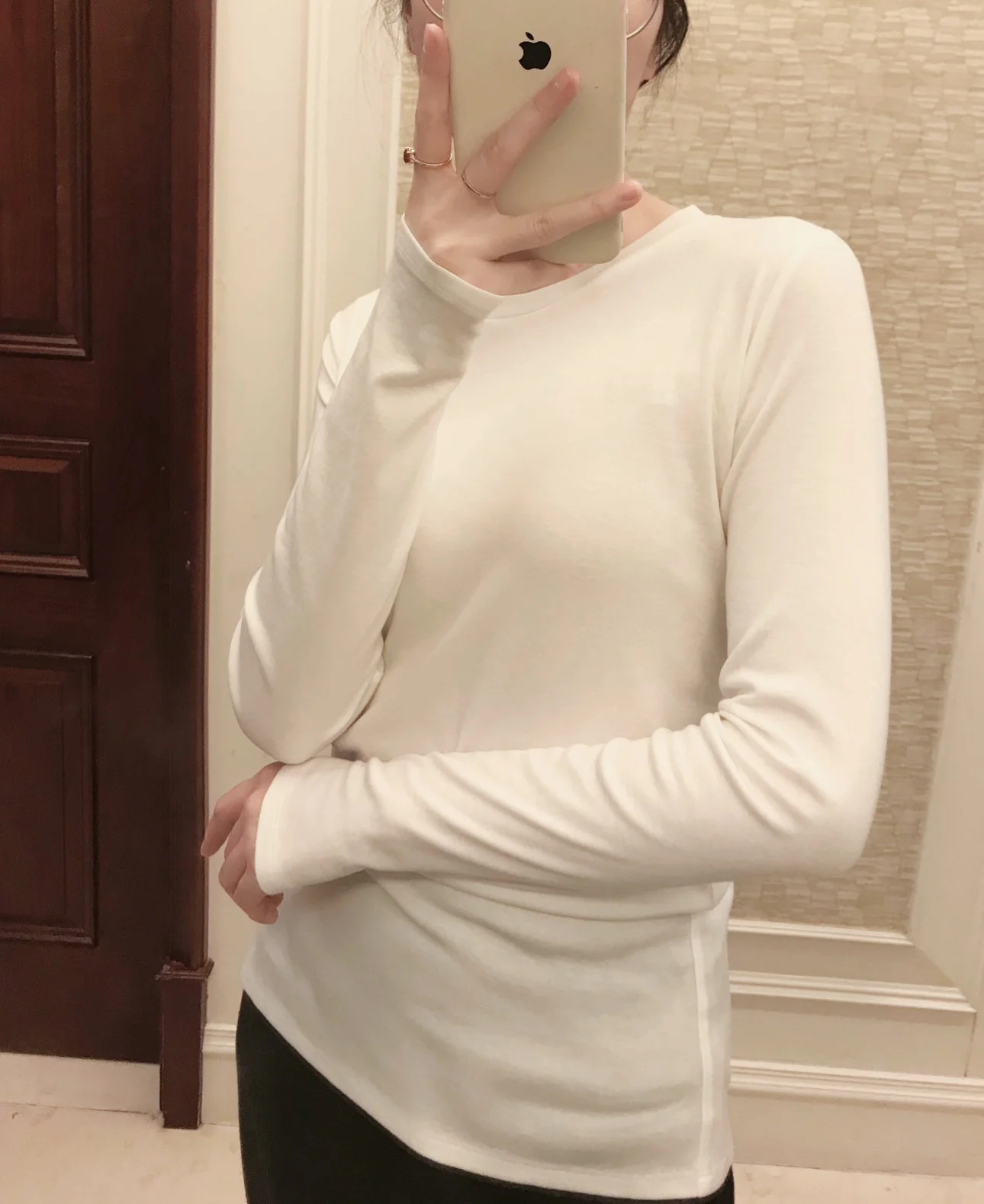 Lesionchan Silk Wool Long Sleeve round Neck T-Shirt Women's Casual Classic Pattern Splicing Standard Fit Regular Length
Lesionchan Silk Wool Long Sleeve round Neck T-Shirt Women's Casual Classic Pattern Splicing Standard Fit Regular Length