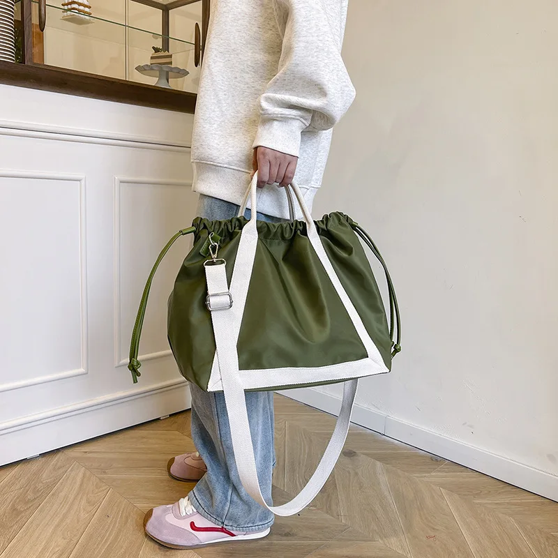 Large Capacity Nylon Tote Shoulder Bag Fashion Designer Bags for Women Drawstring Handbags and Purses Female Shopper Pouch NEW
Large Capacity Nylon Tote Shoulder Bag Fashion Designer Bags for Women Drawstring Handbags and Purses Female Shopper Pouch NEW