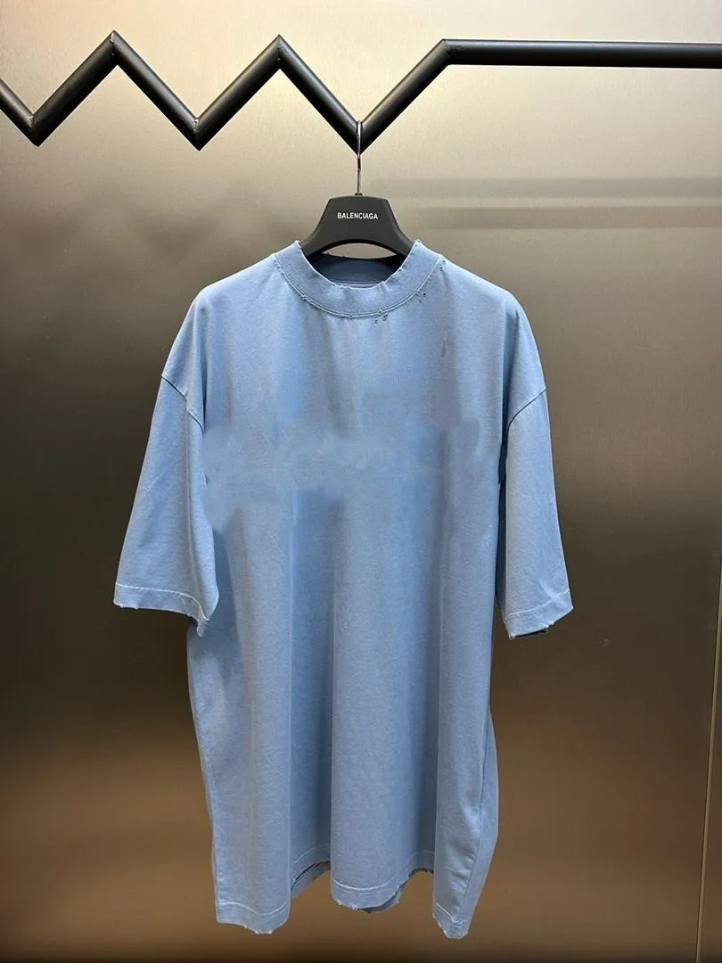 New 24ss high-quality letter embroidery couple style loose cotton short-sleeved T-shirt loose os version
New 24ss high-quality letter embroidery couple style loose cotton short-sleeved T-shirt loose os version
