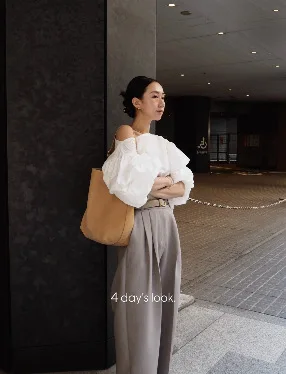 Gagarich Japanese Spring Summer New Fashion Jacquard Off-shoulder Puffed Sleeve Shirt Women Slim-fitting Elegant Loose Top
Gagarich Japanese Spring Summer New Fashion Jacquard Off-shoulder Puffed Sleeve Shirt Women Slim-fitting Elegant Loose Top