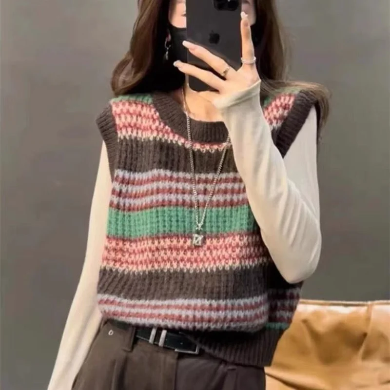Spring and Autumn New Soft Glutinous Sweater Women's Age Reducing Color Striped Sleeveless Horse Vest Shoulder Top Women
Spring and Autumn New Soft Glutinous Sweater Women's Age Reducing Color Striped Sleeveless Horse Vest Shoulder Top Women