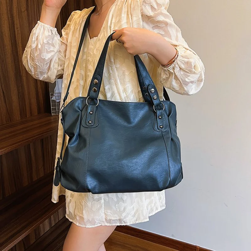 Premium Ostrich Embossed Handbag For Women Luxury Designer Inspired Textured Look Tote Bag For Sophisticated Style
Premium Ostrich Embossed Handbag For Women Luxury Designer Inspired Textured Look Tote Bag For Sophisticated Style