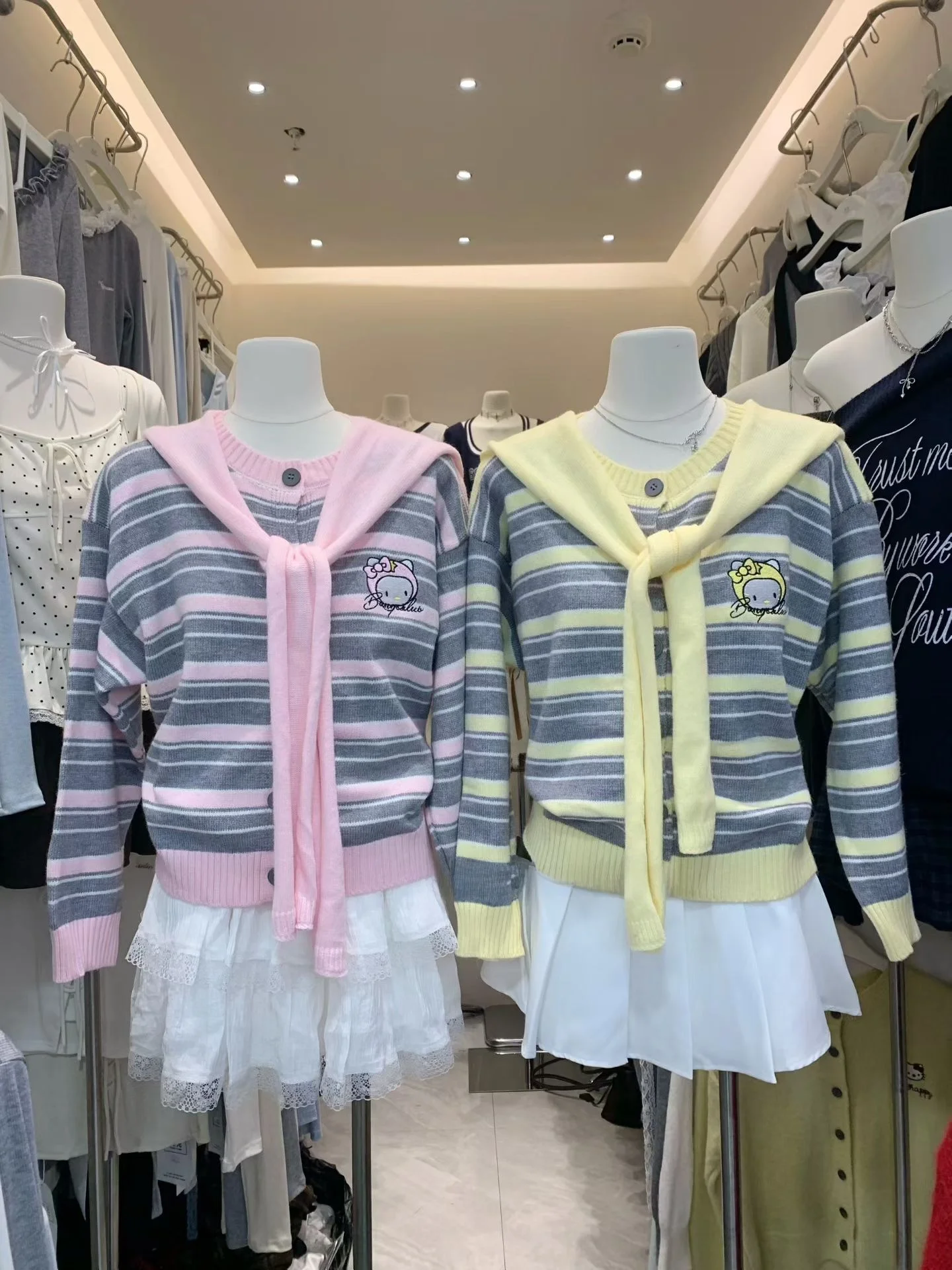 Корейский вязаный свитер с запахом и запахом, пальто, женский длинный круглый полосатый универсальный открытый кардиган с вышивкой
Корейский вязаный свитер с запахом и запахом, пальто, женский длинный круглый полосатый универсальный открытый кардиган с вышивкой