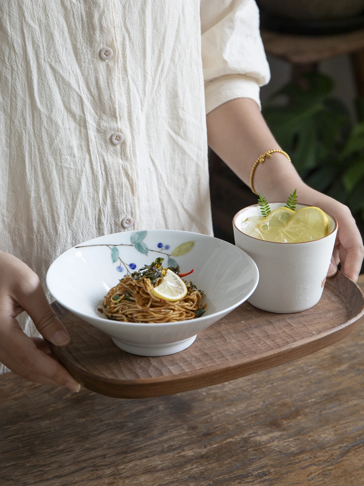 Manxu Hand-Painted Ceramic Lid Bowl Blue Fruit Noodle Soup Bowl Luxury Daily Use Jingdezhen Porcelain Cartoon Pattern round Bowl
Manxu Hand-Painted Ceramic Lid Bowl Blue Fruit Noodle Soup Bowl Luxury Daily Use Jingdezhen Porcelain Cartoon Pattern round Bowl