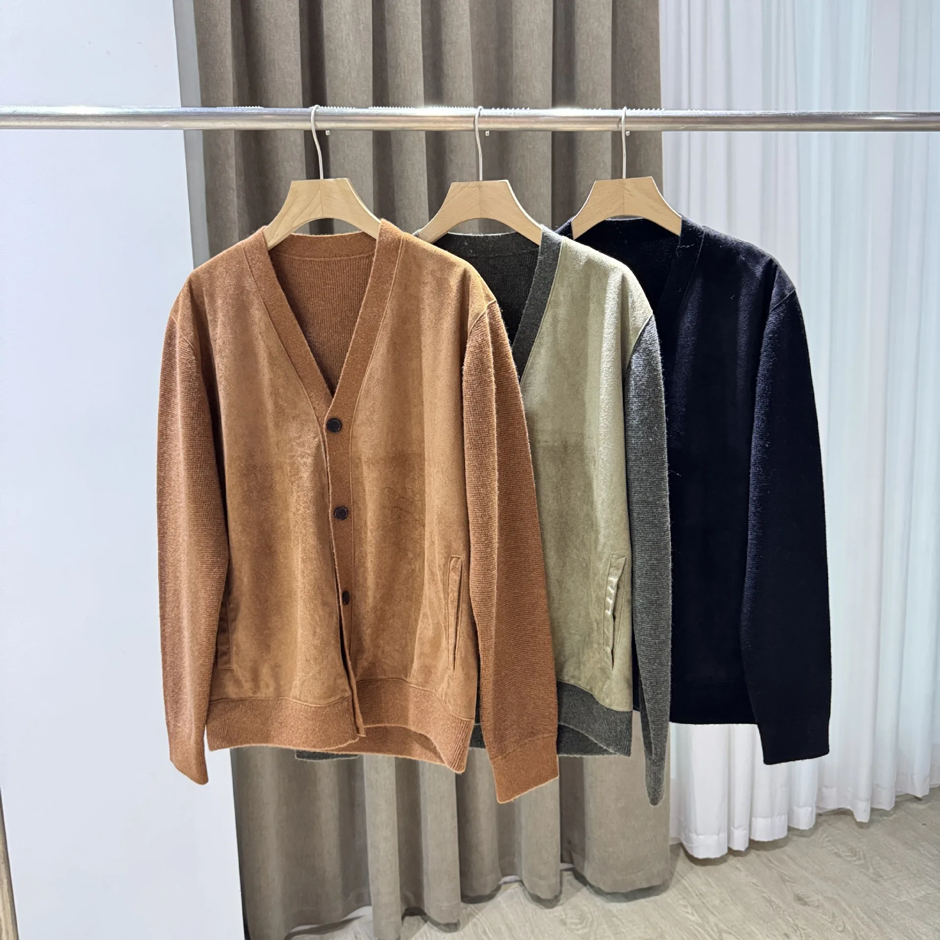 Men's Autumn and Winter Colorblock Cardigan Sweater Wool Cashmere Stitching Jacket
Men's Autumn and Winter Colorblock Cardigan Sweater Wool Cashmere Stitching Jacket