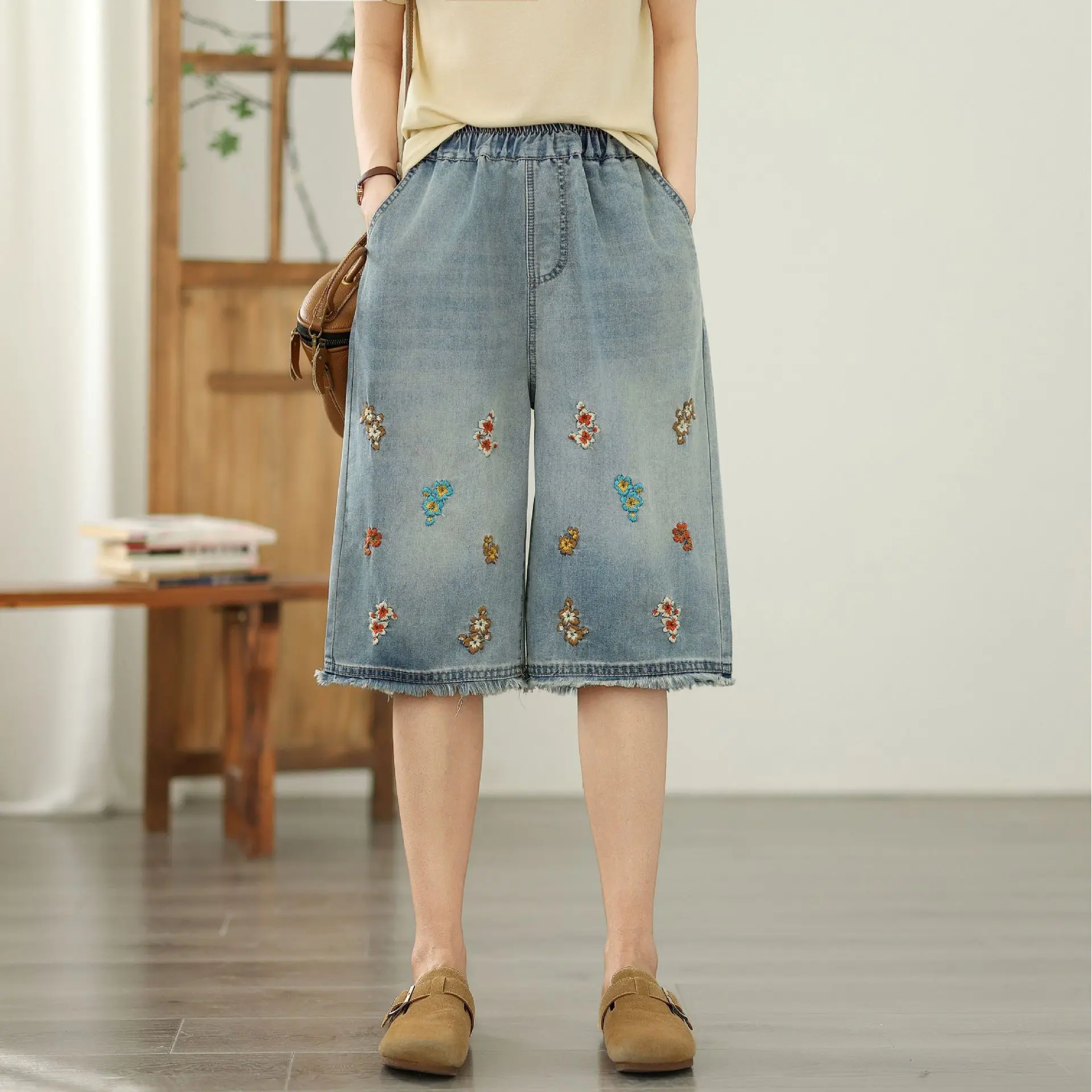 Aricaca Women Embroidered Knee Length Denim Pants High Waisted Casual Shorts with Big Pockets
Aricaca Women Embroidered Knee Length Denim Pants High Waisted Casual Shorts with Big Pockets