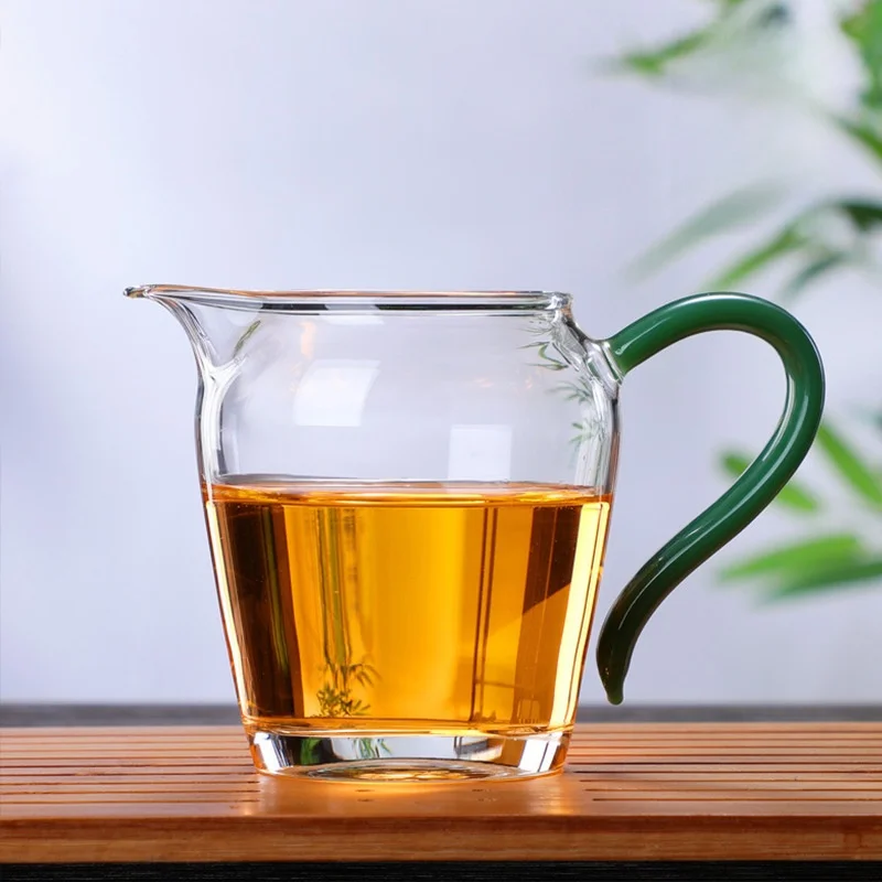 Thickened Bottom Glass Tea Sea Public Cup Gongfu Tea Set Handle Home Use Yún Bō Silicon Glass Insulated Cup
Thickened Bottom Glass Tea Sea Public Cup Gongfu Tea Set Handle Home Use Yún Bō Silicon Glass Insulated Cup