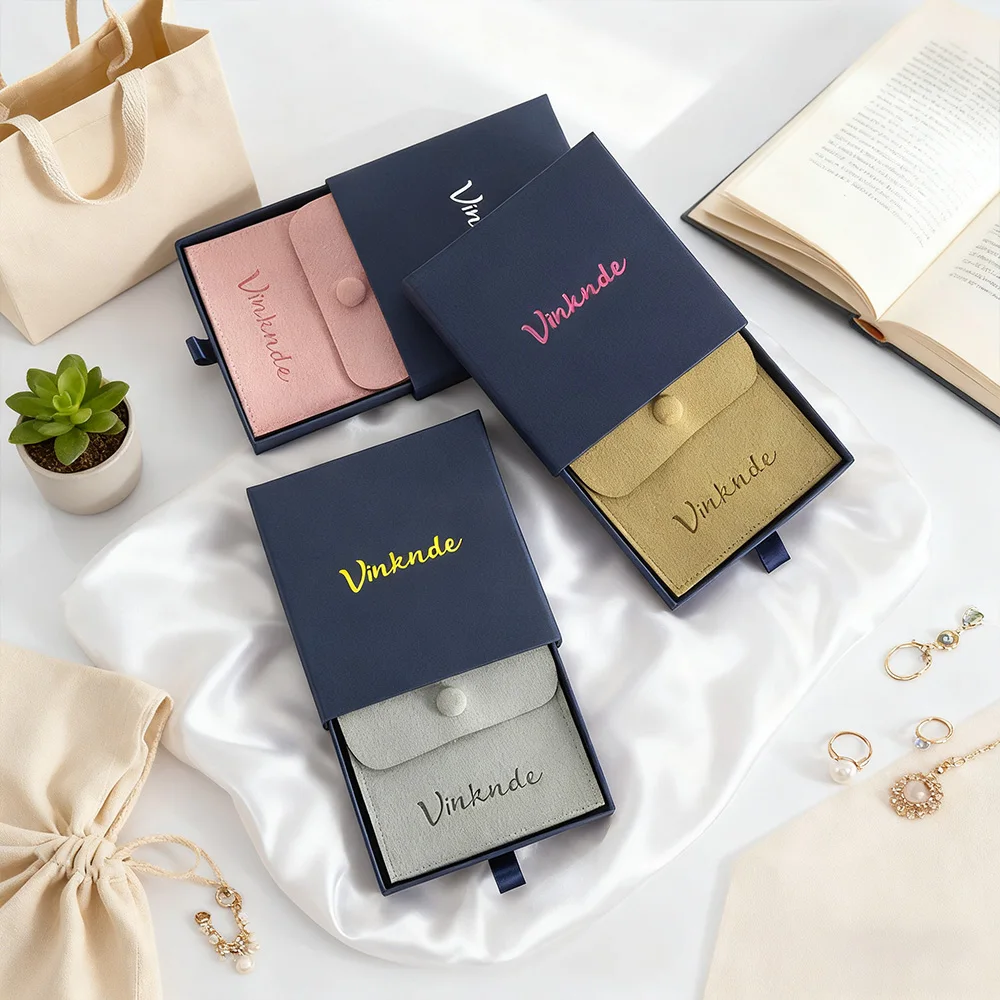 9x9x1,7 см темно-синий ящик для ювелирных изделий, упаковка для ювелирных изделий, роскошный браслет, ожерелье, серьги, коробки для колец с сумкой из микрофибры
9x9x1,7 см темно-синий ящик для ювелирных изделий, упаковка для ювелирных изделий, роскошный браслет, ожерелье, серьги, коробки для колец с сумкой из микрофибры