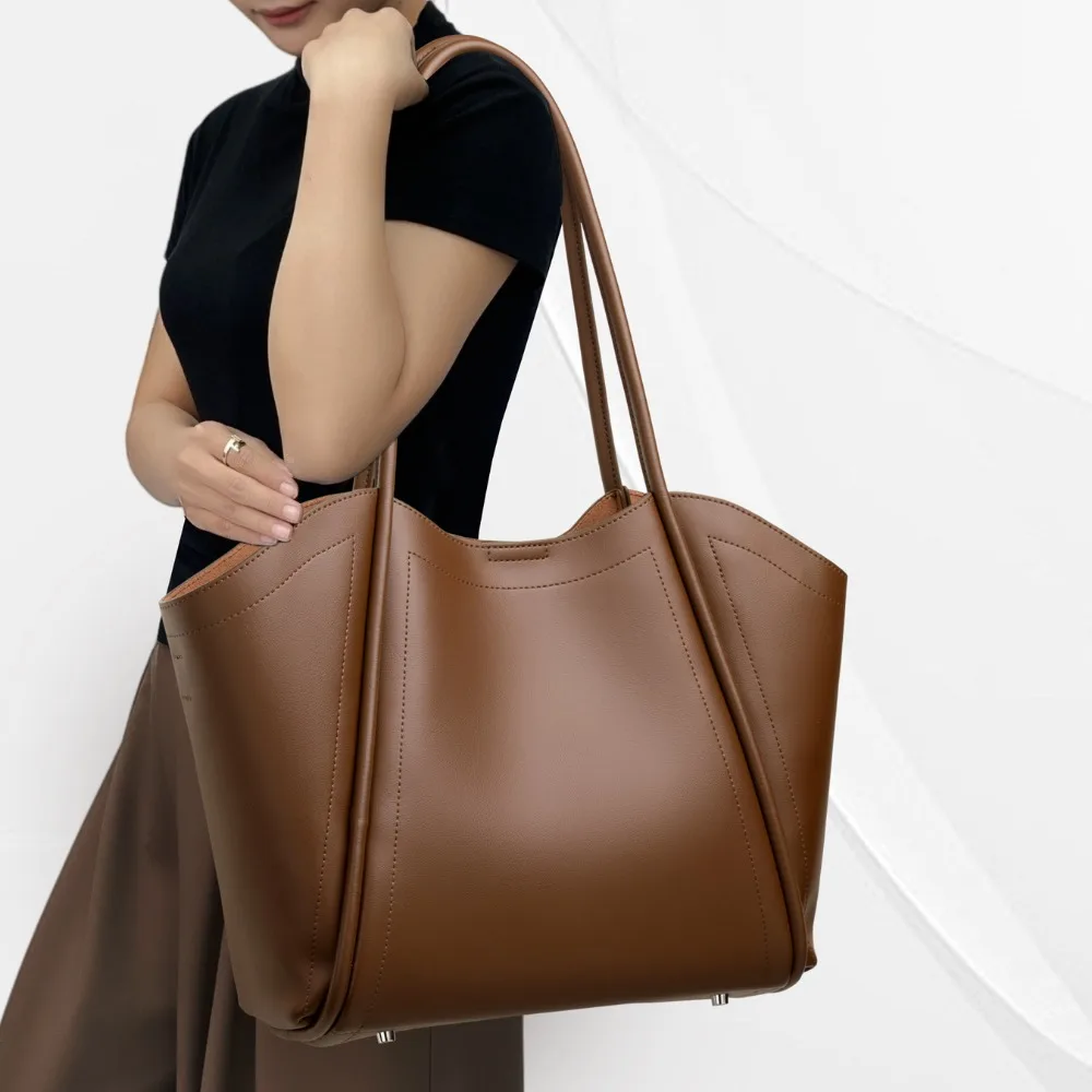 High Quality Genuine Leather Bag Women's New Large Capacity Fashion Versatile High-end Retro Personality Classic Commuter
High Quality Genuine Leather Bag Women's New Large Capacity Fashion Versatile High-end Retro Personality Classic Commuter