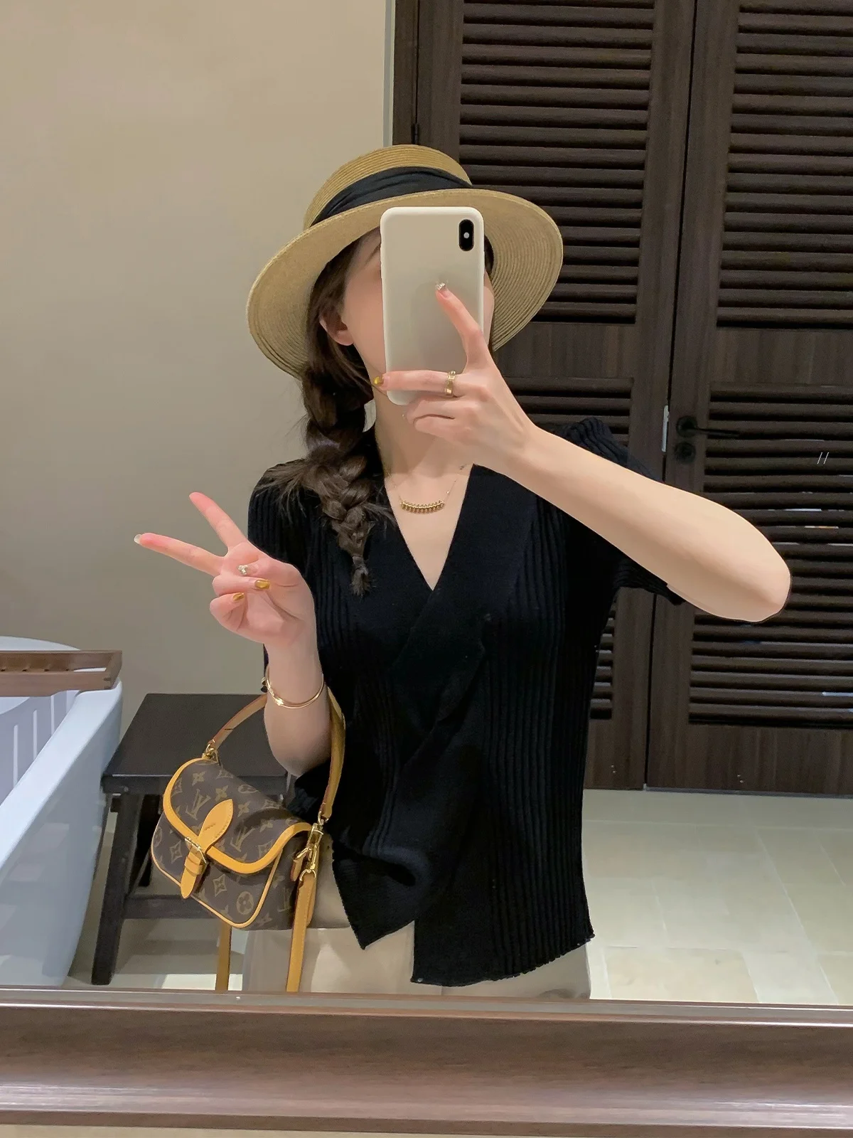 Love Devil Fish Women's Short Sleeve V-Neck T-Shirt Pure Color Design Sensation Summer Top Korean Style Slim Fit Knitted Wool...
Love Devil Fish Women's Short Sleeve V-Neck T-Shirt Pure Color Design Sensation Summer Top Korean Style Slim Fit Knitted Wool...