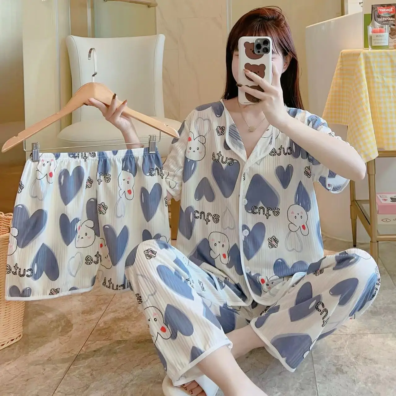 Women's Home Wear New Casual Pajamas Summer Cartoon Short-Sleeved Shorts Three-Piece Casual Cardigan Plus Size Home Wear Set
Women's Home Wear New Casual Pajamas Summer Cartoon Short-Sleeved Shorts Three-Piece Casual Cardigan Plus Size Home Wear Set