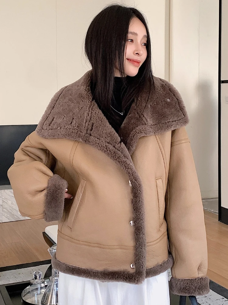 High-end Luxury Merino Sheep Fur Motorcycle Jackets for Women 2026 New Simple Casual Short Winter Genuine Leather Real Fur Coat
High-end Luxury Merino Sheep Fur Motorcycle Jackets for Women 2026 New Simple Casual Short Winter Genuine Leather Real Fur Coat