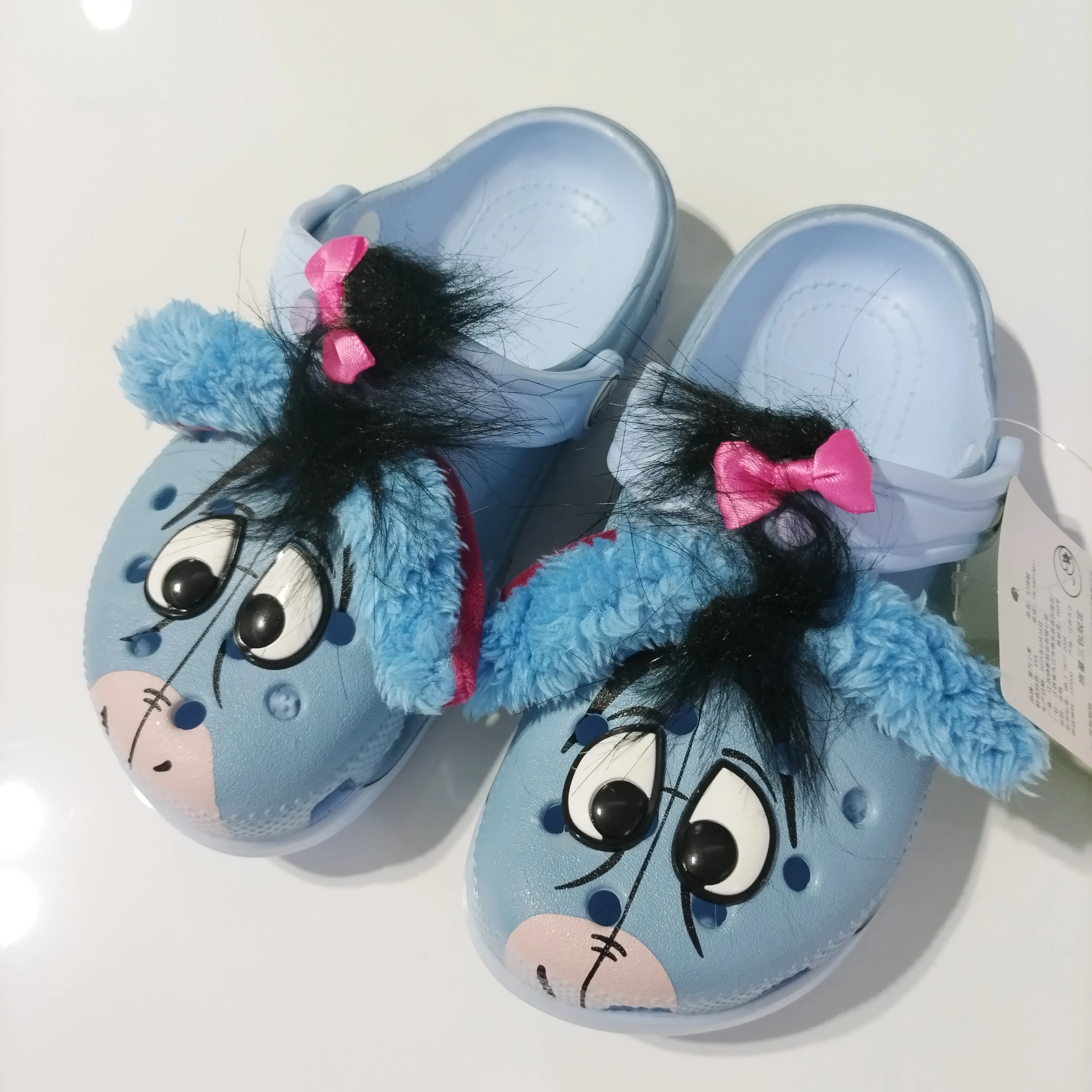 Croc-Style Clogs Slide Sandals Disney Eeyore Donkey Non-Slip Breathable Beach Shoes Outdoor Casual Shoes for Boys Girls
Croc-Style Clogs Slide Sandals Disney Eeyore Donkey Non-Slip Breathable Beach Shoes Outdoor Casual Shoes for Boys Girls