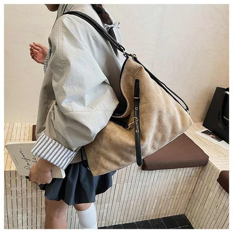 Модная женская сумка через плечо из кожи с рисунком космоса, компактная, модная, отличная, прочная, просторный вид
Модная женская сумка через плечо из кожи с рисунком космоса, компактная, модная, отличная, прочная, просторный вид 