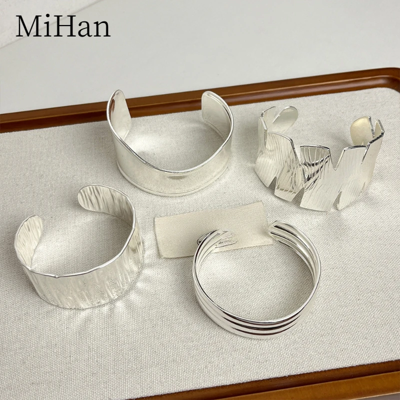 MiHan Fashion Jewelry Sweet Korean Temperament Metal Smooth Irregular Open Bracelets For Women 2025 Exaggerative Accessories
MiHan Fashion Jewelry Sweet Korean Temperament Metal Smooth Irregular Open Bracelets For Women 2025 Exaggerative Accessories
