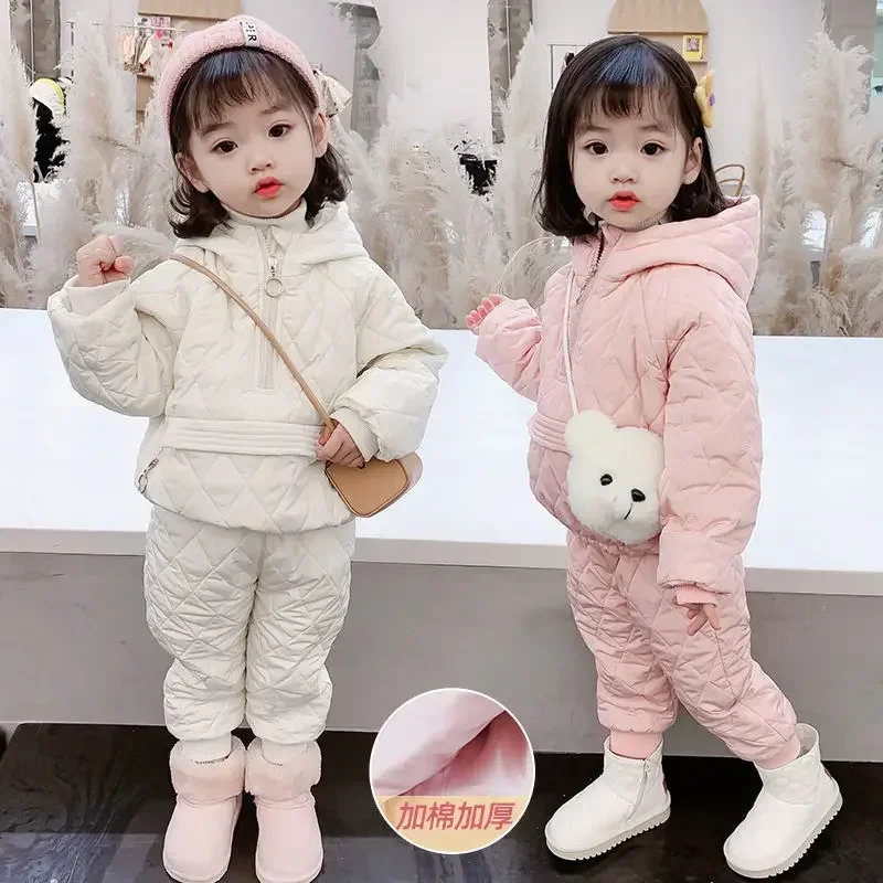 Girls' Thickened Set 2023 New Autumn and Winter Clothes Baby Girl's Cotton Coat Cotton-Padded Clothes Two-Piece Warm Children
Girls' Thickened Set 2023 New Autumn and Winter Clothes Baby Girl's Cotton Coat Cotton-Padded Clothes Two-Piece Warm Children